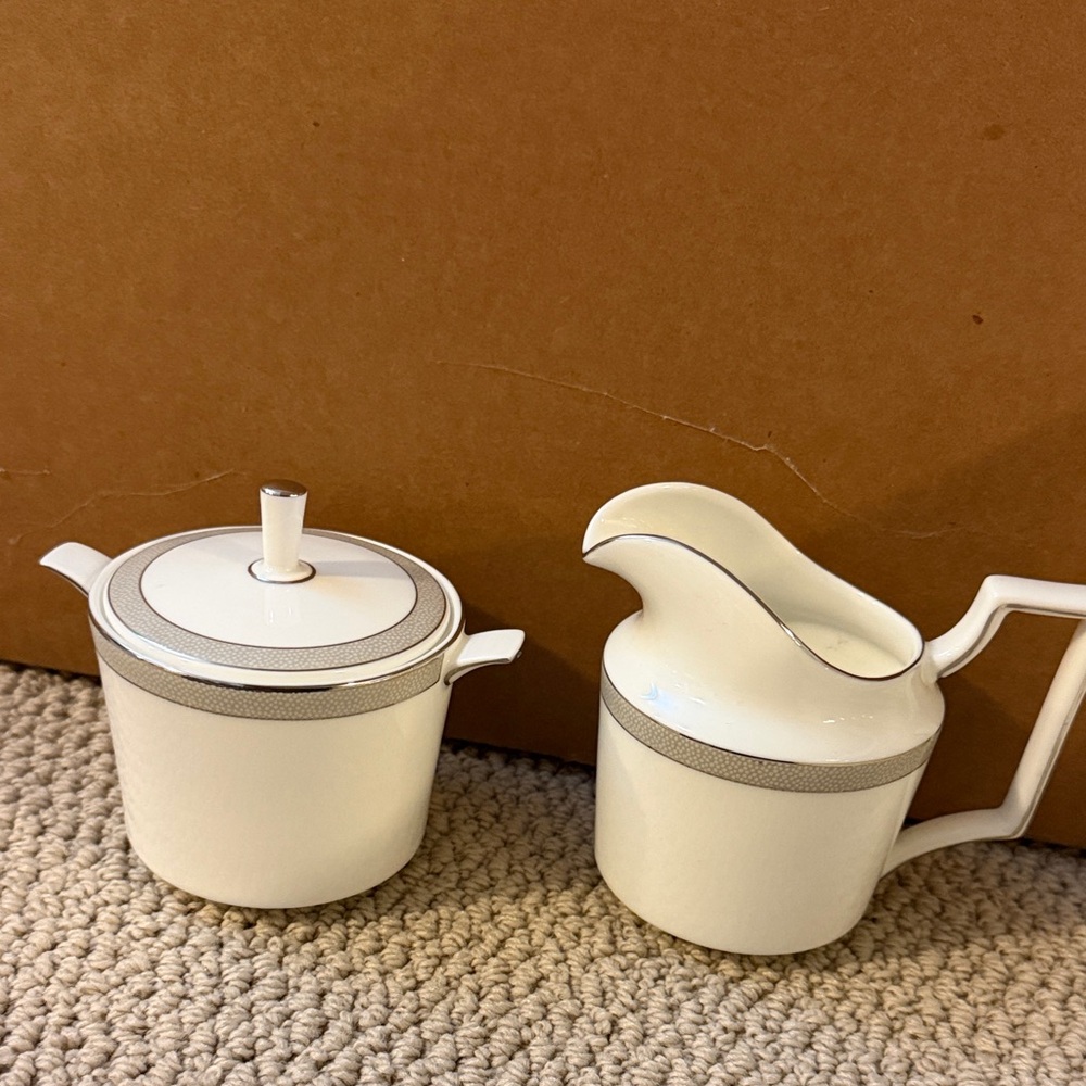 NWT Wedgwood Patina Platinum sugar and creamer set